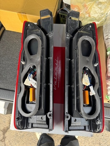 200系ハイエースバン ヴァレンティテールランプ