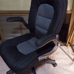 高さを変えることが出来る椅子(PCや学習・仕事用)の画像