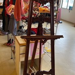 イーゼル／店舗改装・新築建て替えに伴い、装飾品・備品・家具を譲渡いたしますの画像