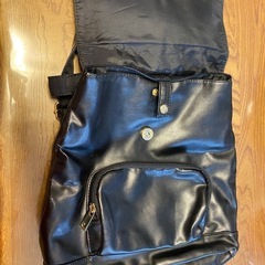 黒リュックの画像