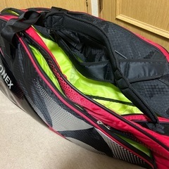 バドミントンバッグ＆ラケットの画像