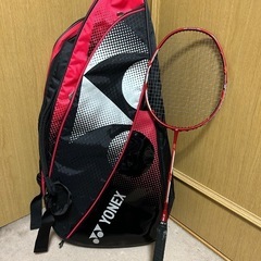 バドミントンバッグ＆ラケットの画像