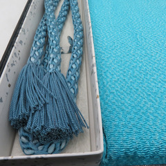 帯締め・帯揚げセット 振袖用 丸組 組紐 縮緬 水色 箱付き 正絹 和装小物 【キモノオフ野々市若松店】の画像