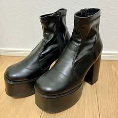 美品　厚底ブーツ