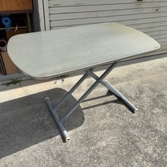 高さ変わるテーブル