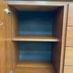 ///値下げしました！///　ID:586383　収納飾り棚　※扉閉まり悪いの画像