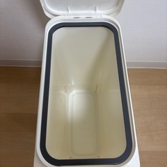 リス　ゴミ箱　開けても防臭ペールの画像