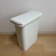 リス　ゴミ箱　開けても防臭ペールの画像
