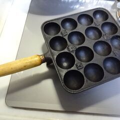 ■たこ焼きプレート 16穴 片手 持ち手付き 鉄鋳物 たこ焼き器...
