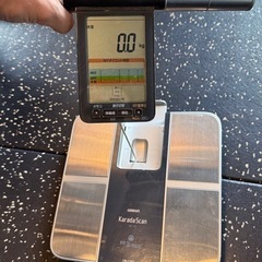 OMRON KaradaScan HBF-701 体脂肪計の画像