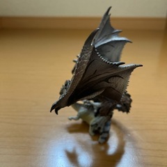 リオレウス希少種フィギュア
の画像