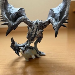 リオレウス希少種フィギュア
の画像
