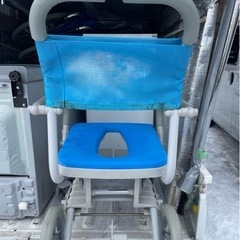 ウチエ シャワーキャリー お風呂 入浴用車椅子の画像