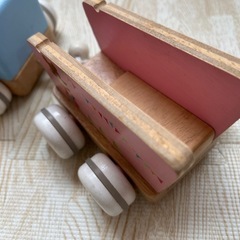 木製玩具　紐で引く列車の画像