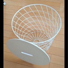 IKEA テーブル おしゃれ 白 カゴ 収納
の画像