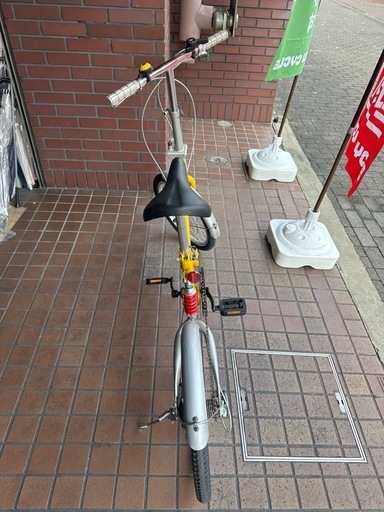 20インチ　外装6段変速　サスペンション付き折り畳み自転車　黄色