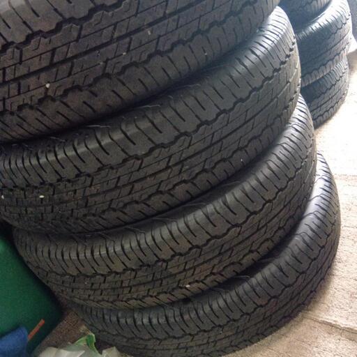 新車外しダンロップイボ有りタイヤ１９５／８０R１５バリ溝ダンロップタイヤですか