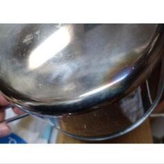 キャンプ用プラ食器、鍋の画像