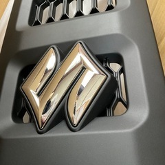 ジムニーJB64新車外しフロントグリル
の画像