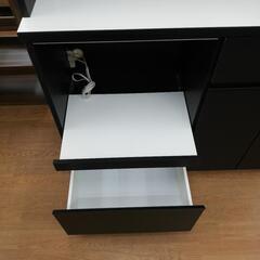 ☆ドリーム荒牧店☆☆ジモティー割引有☆ 土井インテリヤ工業 3枚扉食器棚 BLK 扉難ありの画像