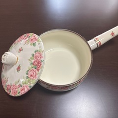可愛いバラのホーロー片手鍋の画像