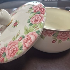 可愛いバラのホーロー片手鍋の画像
