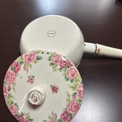 可愛いバラのホーロー片手鍋の画像