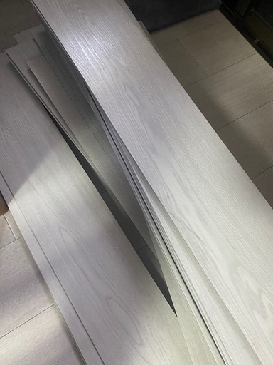 【至急】
フロアタイル敷くだけタイプ　新品箱入り有