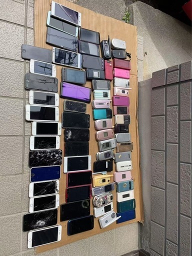 ジャンク品 ガラケー　iPhone ipod等携帯　67台　まとめ売り