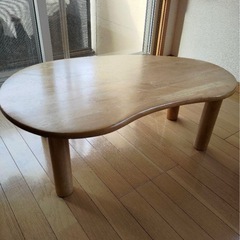 テーブル（傷や汚れあり）
