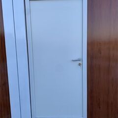 **【資材提供】W2000×D3000×H2500㎜（約6㎡・3.7畳）現地組立式ユニットハウス！申請不要で簡単に設置可能。窓2つ付き、耐火・断熱・防音・耐震性能が備わった高機能な簡易ハウス／コンテナハウス。低コストで提供、連結・増築対応も可能！物置、事務所、別宅、従業員宿舎などさまざまな用途に最適。日本語説明書付き、カラーはグレー（グリーン）。納期相談も可能で、必要に応じて迅速に対応！**の画像
