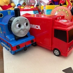 目の動くトーマス   トミカのトラック