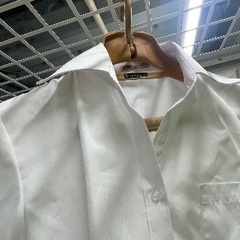 【あげます！】4月限定！ほぼ新品！白のブラウスの画像