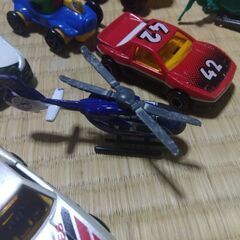 乗り物のおもちゃの画像