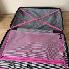 The Jessica Simpson Collection大型キャリーケースの画像