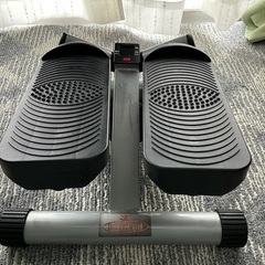 【値下げしました】ステッパー　静音　液晶カウンター(時間・消費カロリー・回数)付きの画像