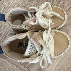 ZARA 13.0　ミニーちゃん　スニーカー　チャックあり　の画像