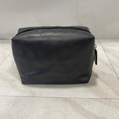 八3709 【未使用品】GUESS   ポーチ　カラーブラック　の画像