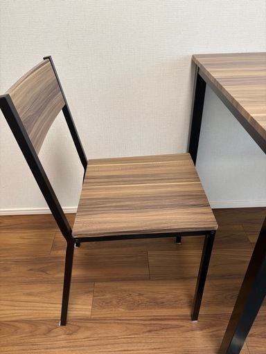 【値下】ダイニングテーブルセット　2人掛け　3点セット(木目調)