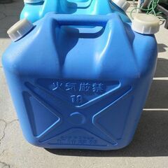 観音寺 4個セット 灯油缶 灯油タンク 樹脂製 １８L 先日まで使用していたものです。の画像