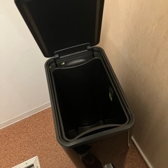 EKOステンレスペダル式ゴミ箱の画像