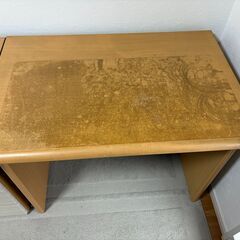デスクとサイド引き出しの画像