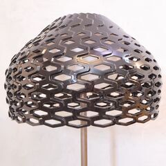Cassina ixc.(カッシーナ・イクスシー)取り扱い、FLOS(フロス)のTatou(タトゥー) フロアスタンド。スタイリッシュモダンの斬新なデザインのスタンドランプはインテリアのアクセント♪の画像