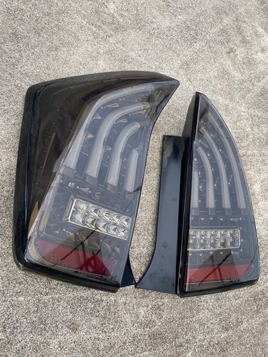 プリウス30ヴァレンティ スモークLEDテールランプ 2個セット