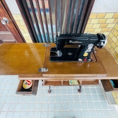 昭和レトロ brother 足踏みミシンの画像