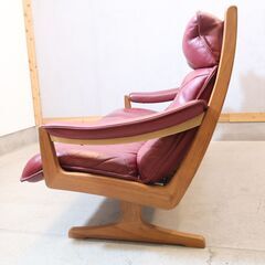 北欧ノルウェーの老舗メーカーLIED MOBLER(リードモブラー)の本革×チーク無垢材 3人掛けソファです。ゆったりとしたナチュラルモダンなハイバックタイプのレザートリプルソファー♪の画像
