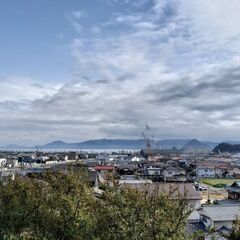 海と山の眺望が楽しめる暮らし。 自然の中で家庭菜園が可能。 ゆとりの駐車場スペース。 高台での生活。 − 岡山県