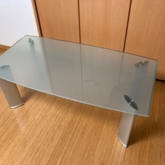 オシャレなガラスローテーブル