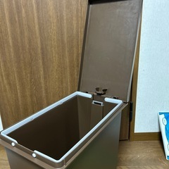 ダストボックス　ペダル式ゴミ箱　30L　　　　の画像