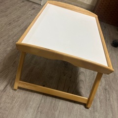 ミニテーブルとして使える　お盆　足折りたたみ可能　軽量の画像